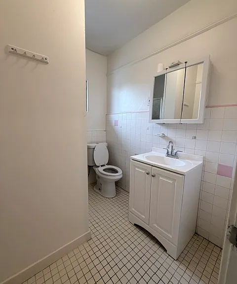 917 E 6th St — Photo 11