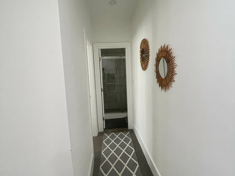51 Queensberry St #10 — Photo 5