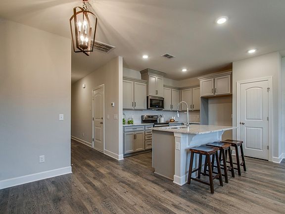 5th image of 111 Brighton Ln
