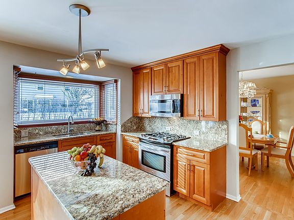 3rd image of 872 Medford Cir