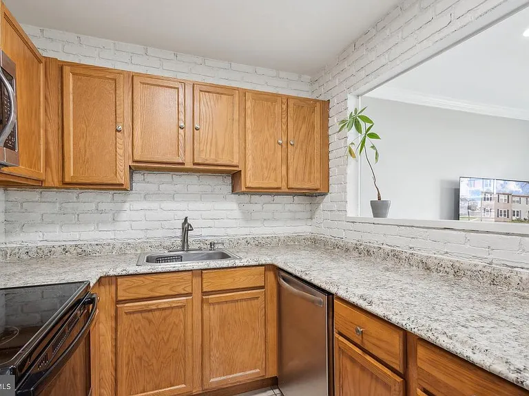 9490 Mooregate Ct — Photo 11
