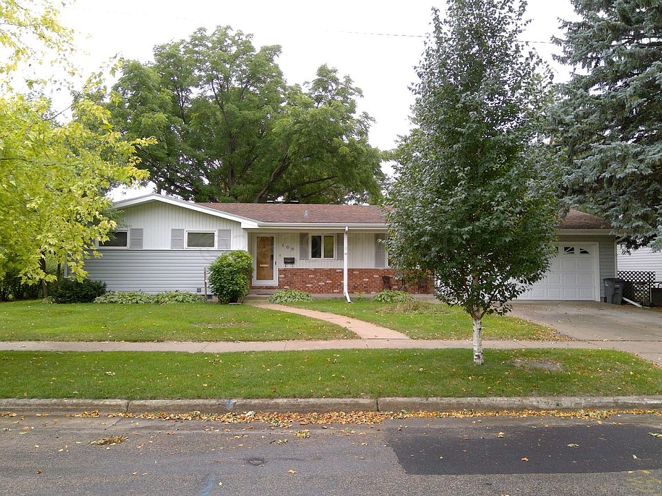 1st image of 109 14th Ave S