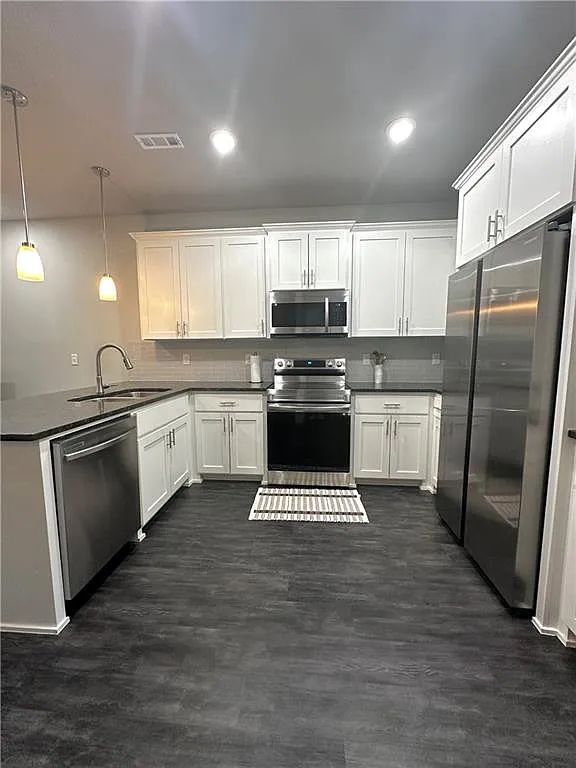 2 bed, 2.5 bath, 1571 sqft, $1,800 — Photo 2