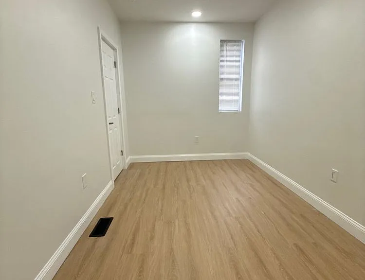5241 Pulaski Ave — Photo 19