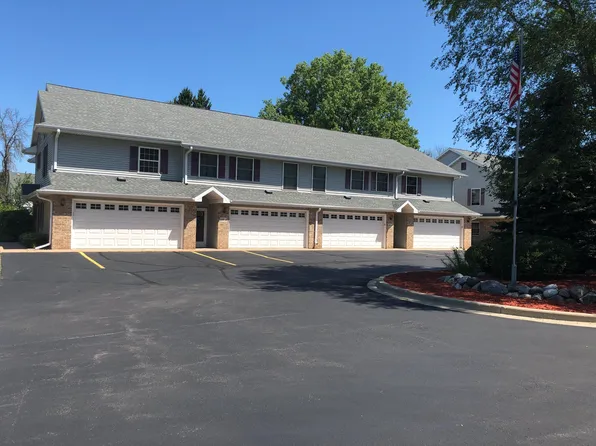328 Kettle Moraine Dr N, Slinger, WI 53086