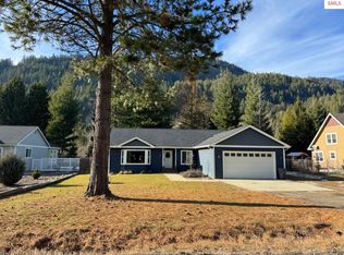 102 Park Ln, Sandpoint, ID 83864