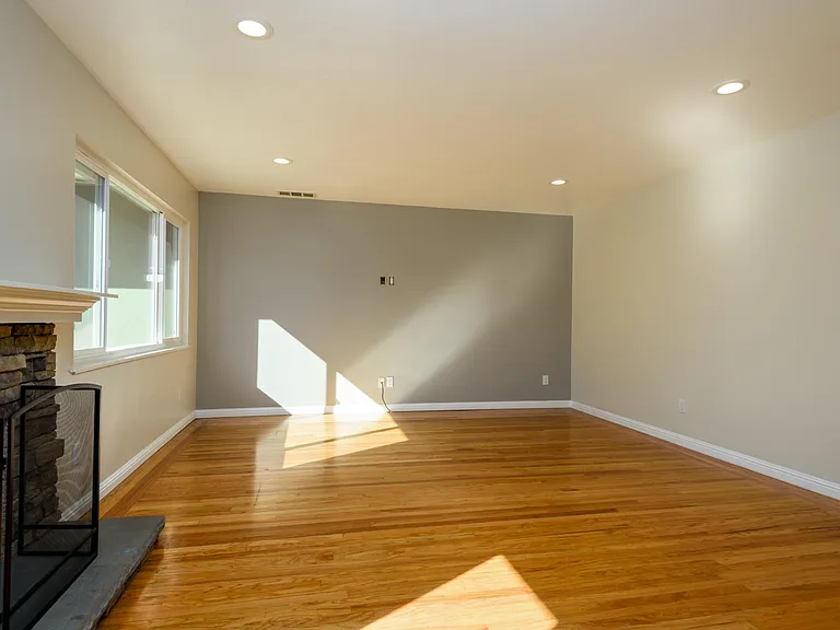 107 Haight St — Photo 2