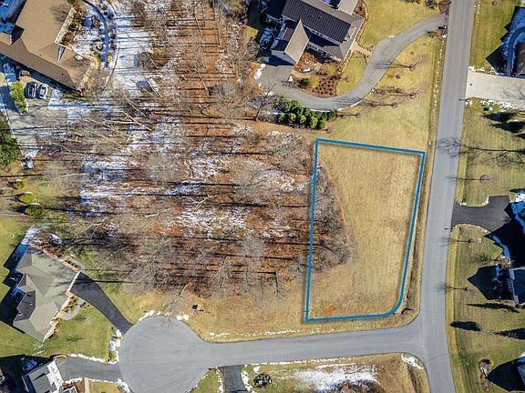 3rd image of 120 Hastings Ct