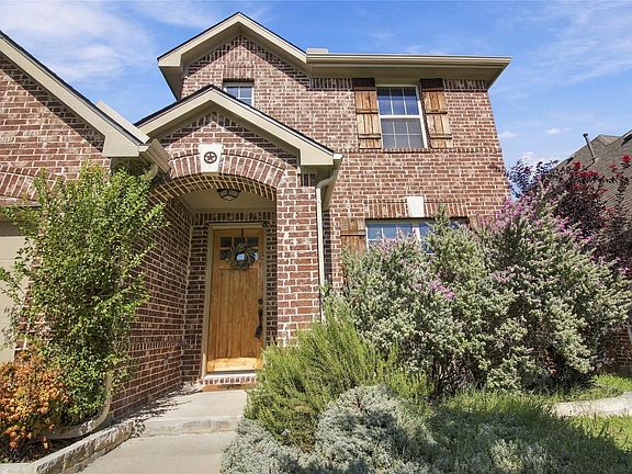 4th image of 800 Spring Falls Dr