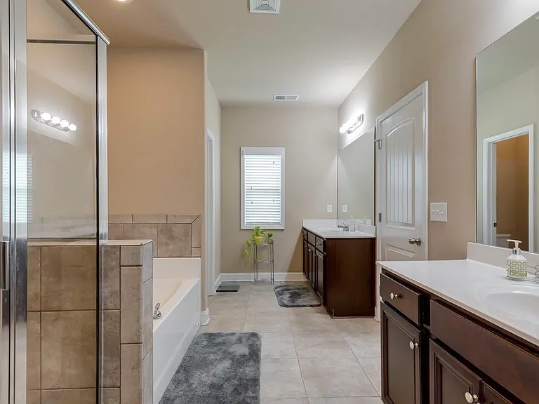 426 Woodbark Ct — Photo 7