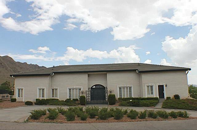 1st image of 824 Singing Hills Dr