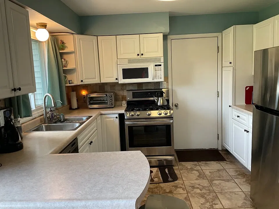 2 bed, 1.5 bath, 1000 sqft, $1,700 — Photo 2