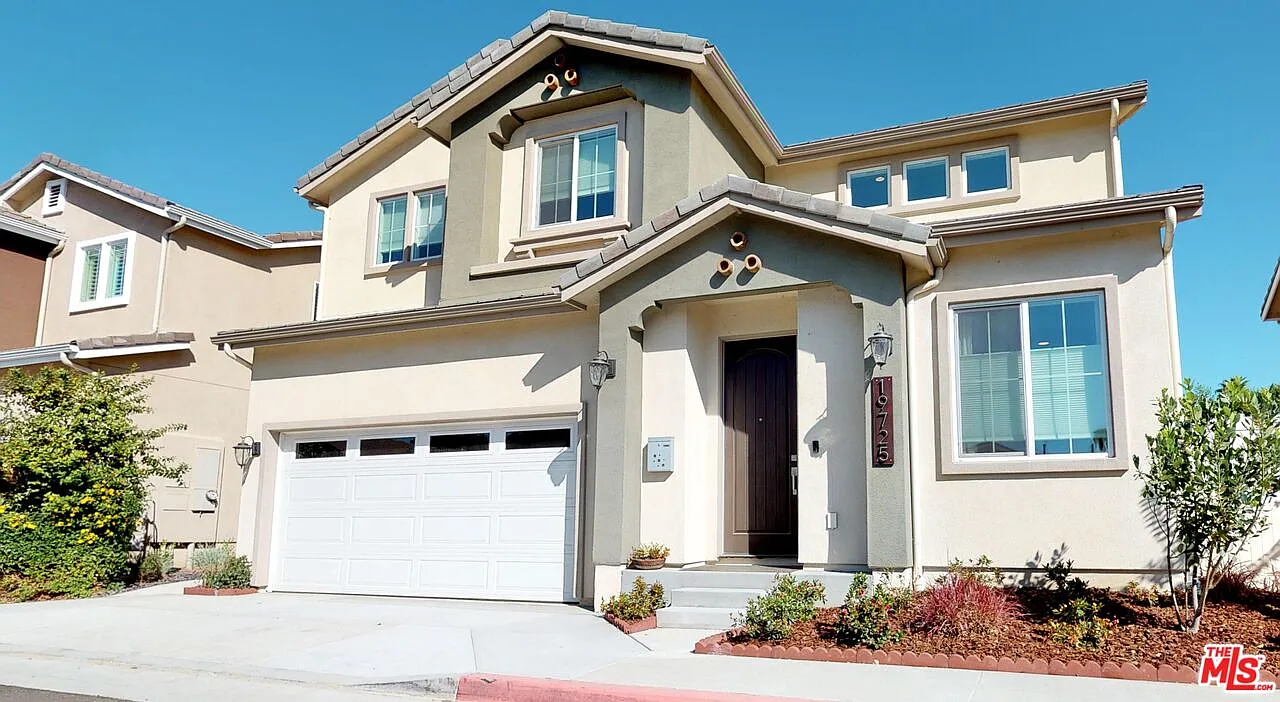5 bed, 4.0 bath, 2698 sqft, $5,600 — Photo 1