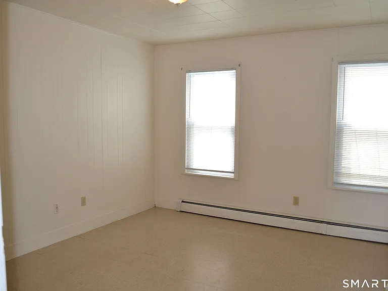 835 Bank St — Photo 9