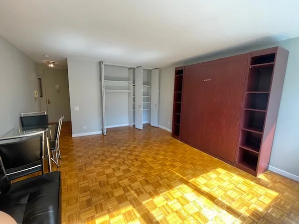 500 West 43rd Street image 4 of 10