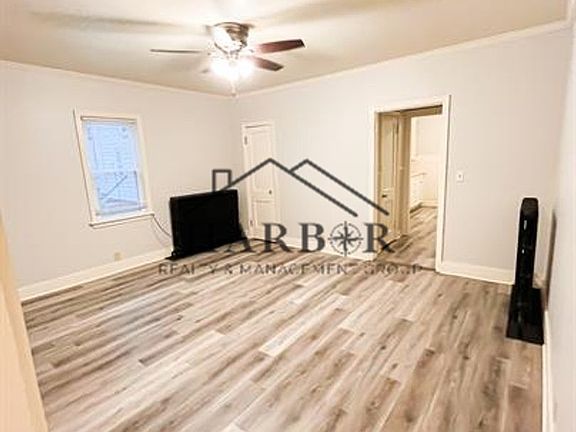 3rd image of 123 11th Ave SE #2