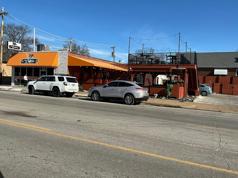 Hampton Ave — Photo 19