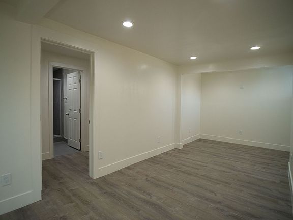 5th image of 122 E Plaza Blvd #122