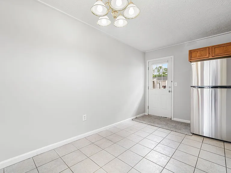 20 Point Place Dr — Photo 4