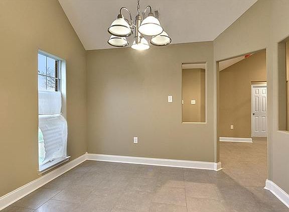 4th image of 3228 Bradbury St