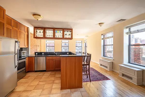 1st image of 101 W 81st St #605/705