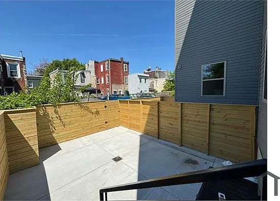 3 bed, 900 sqft, $1,990 — Photo 4