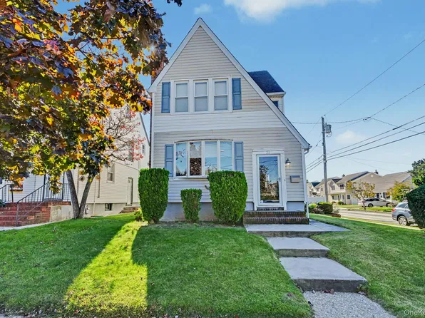 26 Munro Boulevard, Valley Stream, NY 11581