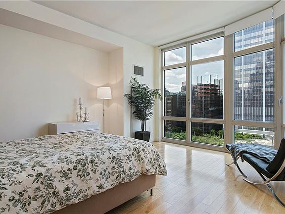 5th image of 555 W 59th St APT 12C
