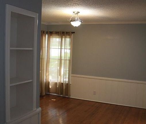 4th image of 3528 Park Ridge Blvd
