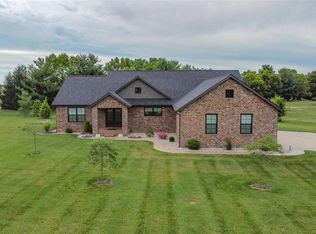 201 Mirabeau, Highland, IL 62249