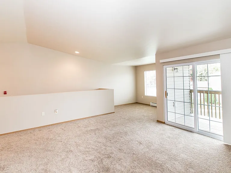 Charlotte Court Apartments — Photo 15
