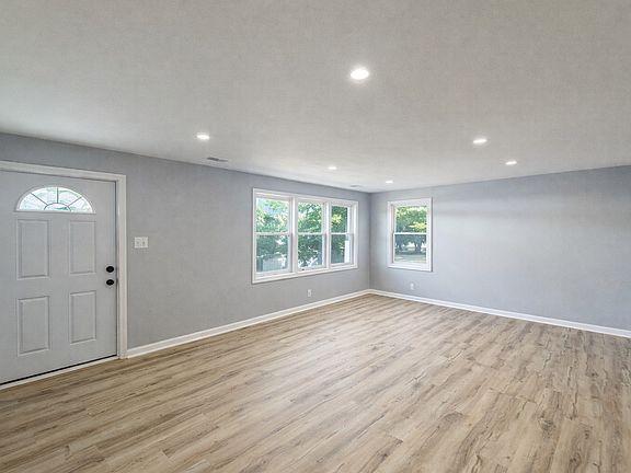 3rd image of 239 Indianwood Blvd