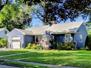 22 Pine Hill Rd, Swampscott, MA 01907