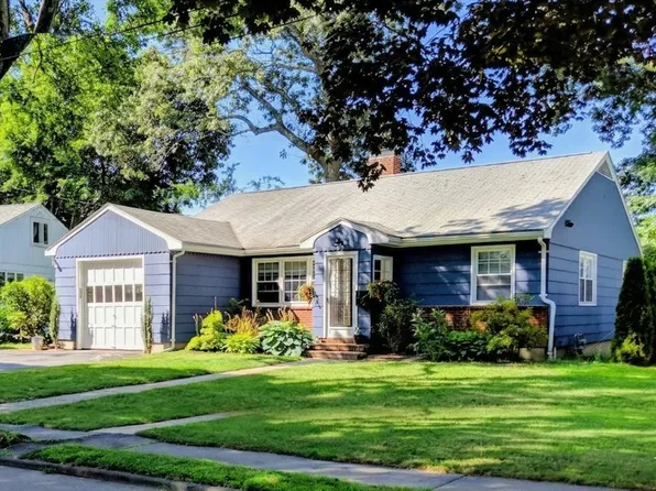 22 Pine Hill Rd, Swampscott, MA 01907