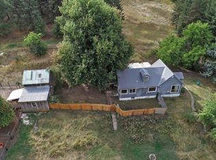 802 E Seaman Rd, Tekoa, WA 99033