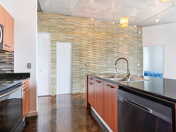 4th image of 313 NE 2nd St APT 805