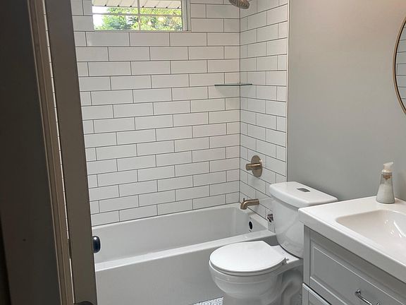 4th image of 316 W Ainsworth Blvd