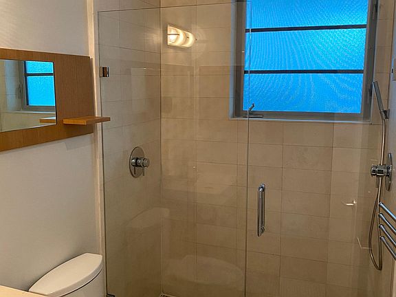 5th image of 2031 Meridian Ave APT 9