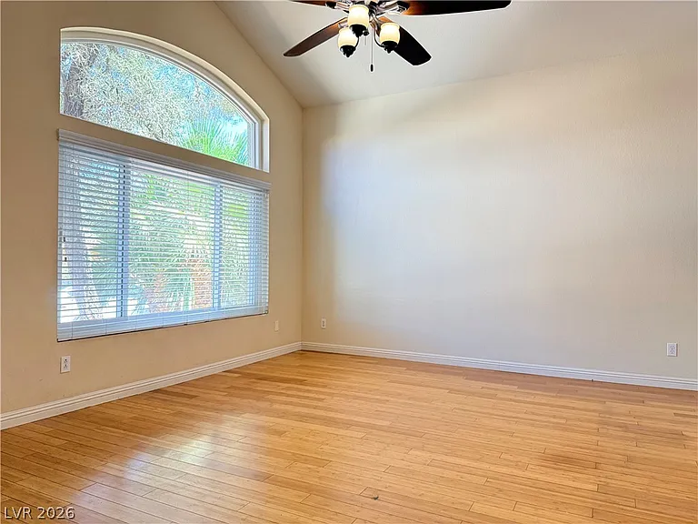 287 Helmsdale Dr — Photo 4