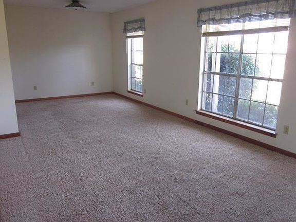 5th image of 4023 McCutchin Dr
