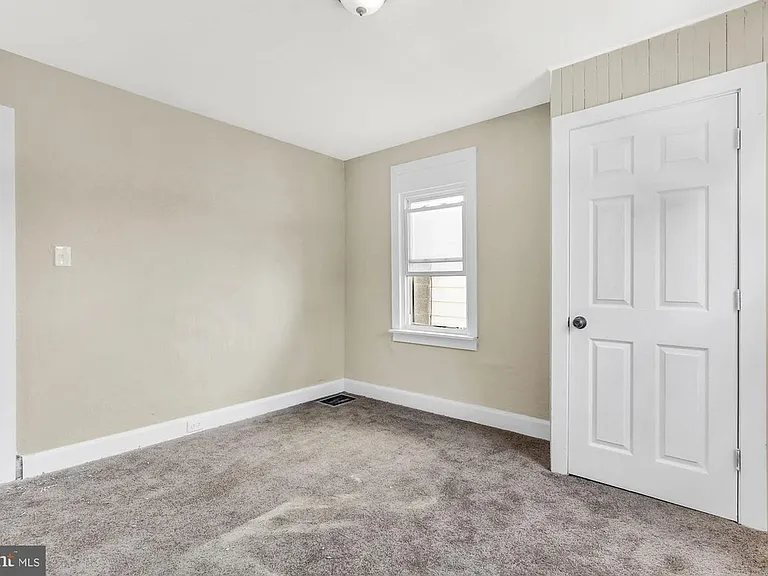 2369 Canby St — Photo 16