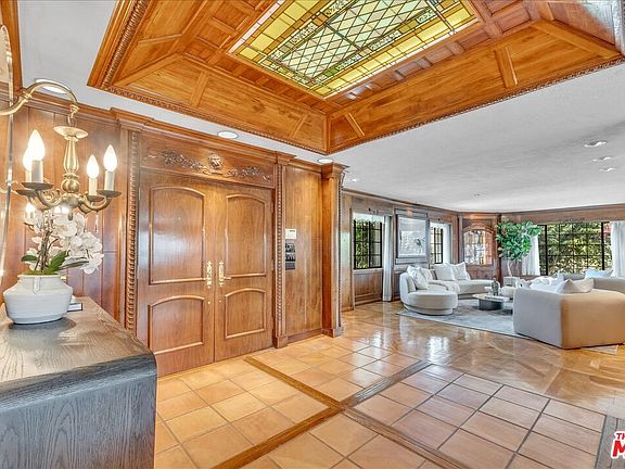 3rd image of 16560 Park Lane Cir