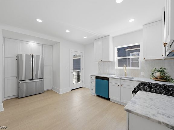 5th image of 1339 W 95th St