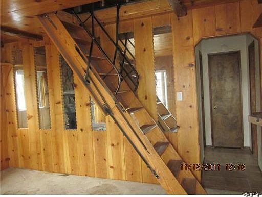 4th image of 855 Pine Ln