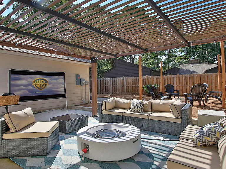 17403 Spicewood Springs Ln — Photo 38