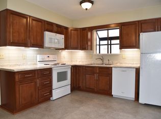 9810 Red Oak Ln, Kansas City, MO 64152