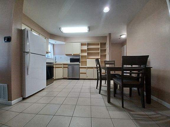 4th image of 299 London Ct