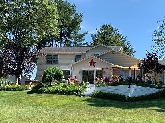 4th image of 1530 Bayview Dr