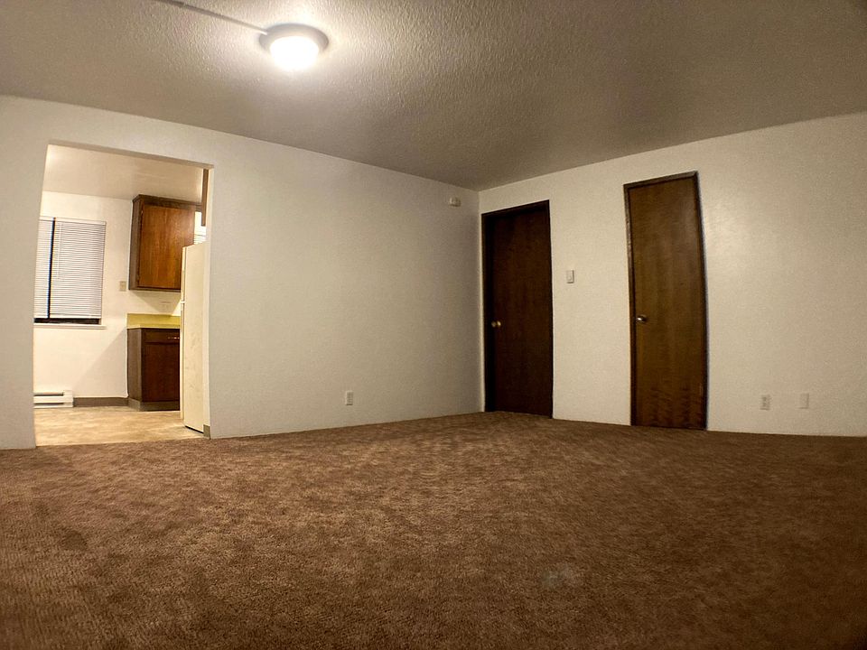 1st image of 901 22nd St NE APT 4