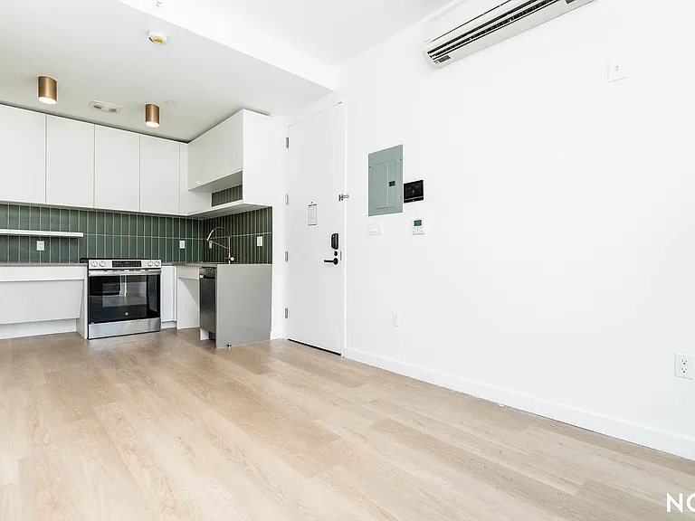 527 Grand Ave #402 — Photo 1